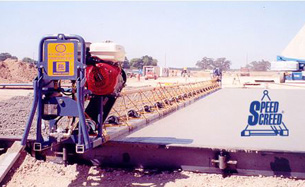 Speed Screed concrete finisher for roadwork